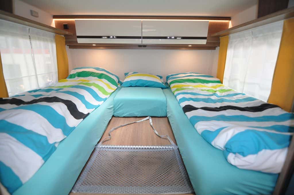 Semi-integrated Dethleffs T 6717 single beds made up