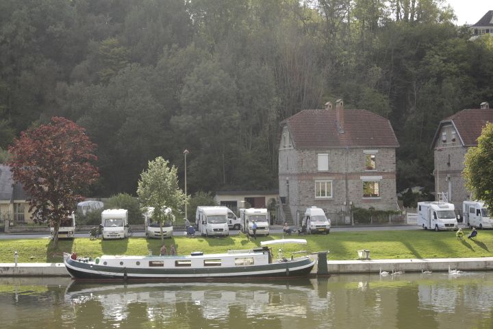 camper langs de maas